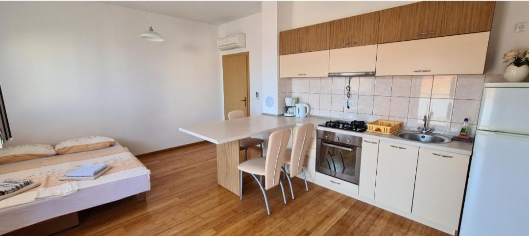 Apartmani Gizela Donji Seget Quarto foto