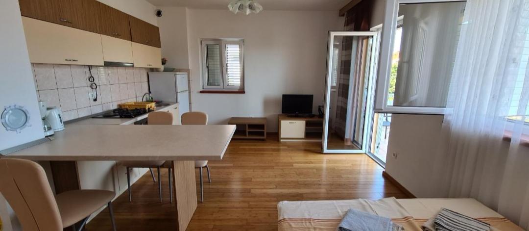 Apartmani Gizela Donji Seget Quarto foto