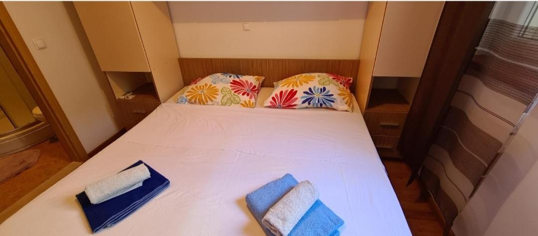 Apartmani Gizela Donji Seget Quarto foto