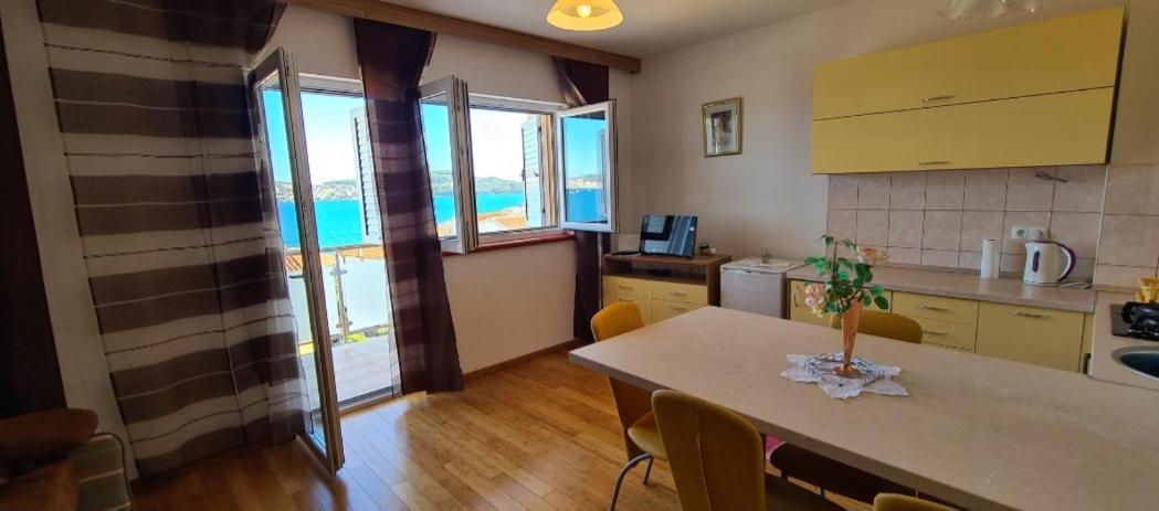 Apartmani Gizela Donji Seget Quarto foto