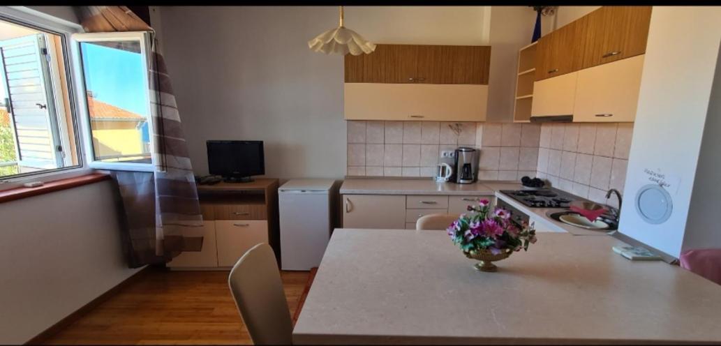 Apartmani Gizela Donji Seget Quarto foto