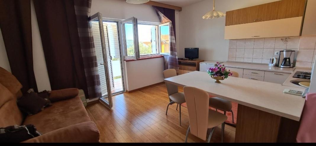 Apartmani Gizela Donji Seget Quarto foto